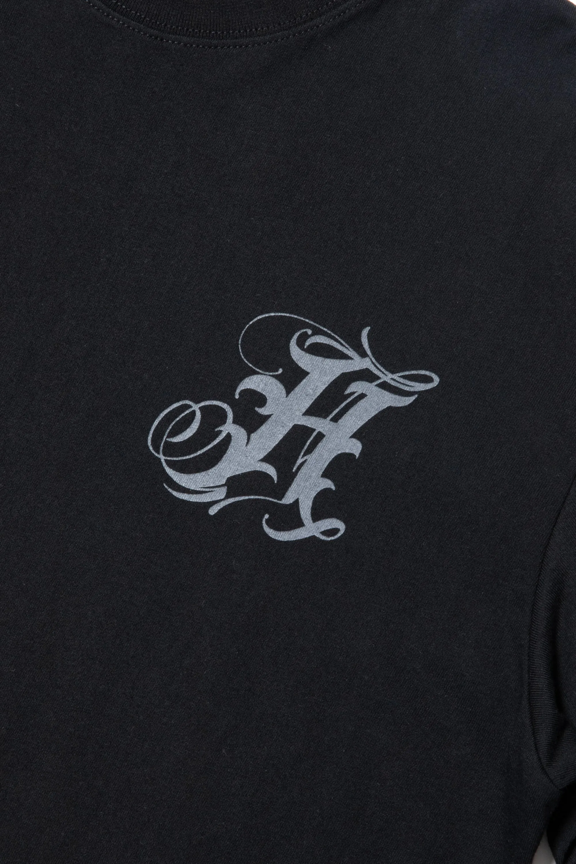 GOTHIC OLD ENGLISH ARM SIDE LOGO L/S TEE BLACK